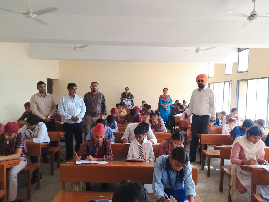 ਭਾਸ਼ਾ ਦਫ਼ਤਰ ਫਾਜ਼ਿਲਕਾ ਵੱਲੋਂ ਕਰਵਾਏ ਗਏ ਜ਼ਿਲ੍ਹਾ ਪੱਧਰੀ ਕੁਇਜ਼ ਮੁਕਾਬਲੇ