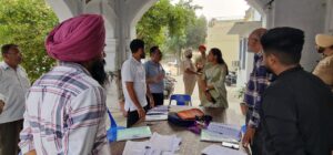 ਡਿਪਟੀ ਕਮਿਸ਼ਨਰ ਨੇ ਪੋਲਿੰਗ ਸਟੇਸ਼ਨਾਂ ‘ਤੇ ਫੋਟੋ ਵੋਟਰ ਸੂਚੀਆਂ ਦੀ ਸੁਧਾਈ ਸਬੰਧੀ ਲੱਗੇ ਸਪੈਸ਼ਲ ਕੈਂਪ ਦਾ ਜਾਇਜ਼ਾ ਲਿਆ