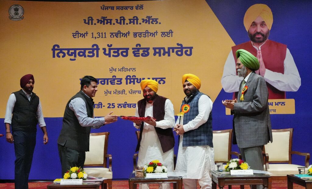 नव-नियुक्त युवाओं द्वारा पारदर्शी और निष्पक्ष भर्ती प्रक्रिया सुनिश्चित करने के लिए मुख्यमंत्री की सराहना