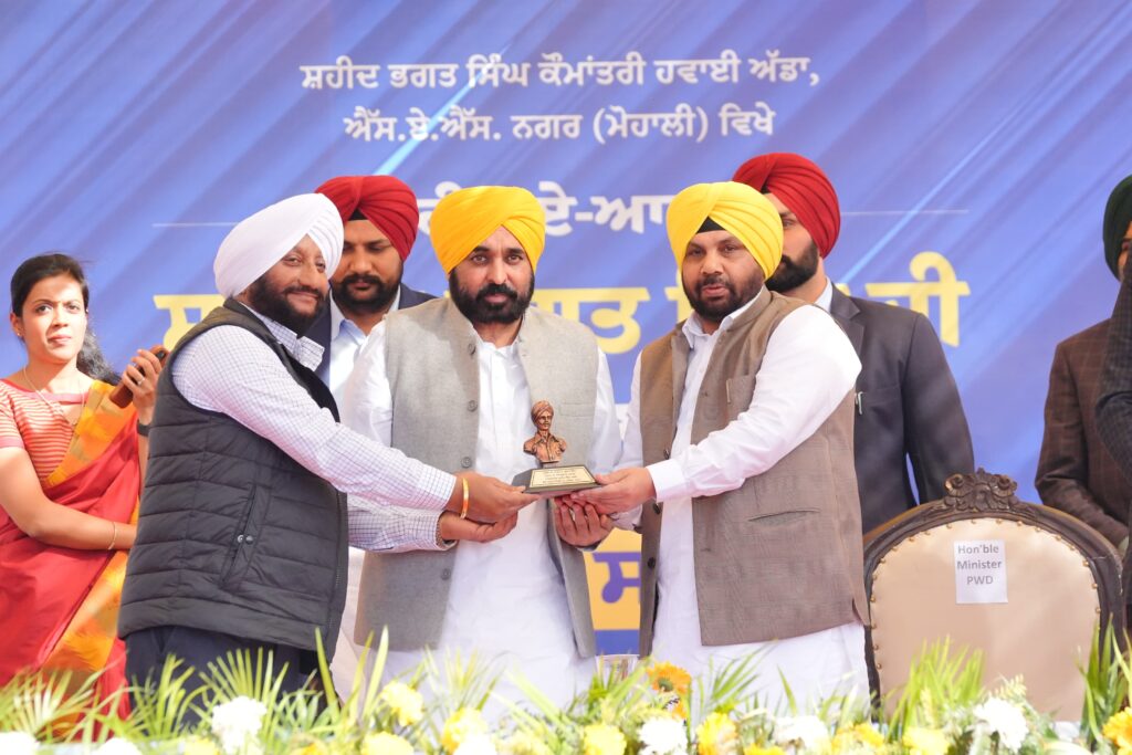 मुख्य मंत्री ने ‘निशान-ए-इंकलाब’ प्लाज़ा लोकार्पित किया