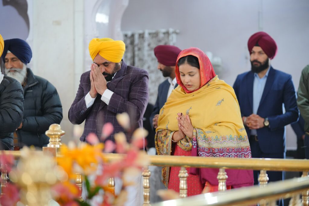 CM PAYS OBEISANCE AT GURDWARA SRI BHABHOR SAHIB