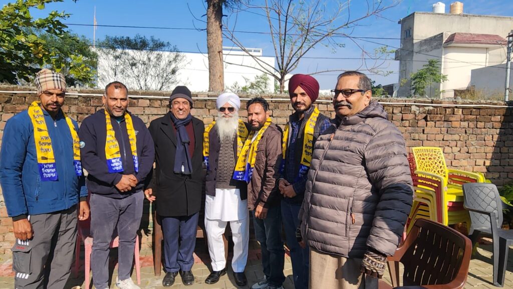 ਸਾਬਕਾ ਸਰਪੰਚ ਤਰਸੇਮ ਲਾਲ ਆਮ ਆਦਮੀ ਪਾਰਟੀ ਵਿੱਚ ਸ਼ਾਮਲ, ਵਿਧਾਇਕ ਬ੍ਰਮ ਸ਼ੰਕਰ ਜਿੰਪਾ ਨੇ ਦਵਾਈ ਮੈਂਬਰਸ਼ਿਪ