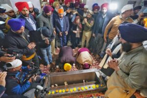 मुख्यमंत्री ने गुरुद्वारा भट्ठा साहिब में माथा टेका, संगत को श्री गुरु गोबिंद सिंह जी के प्रकाश पर्व की बधाई दी