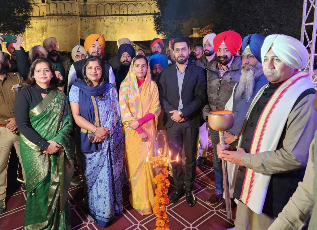 ਪਟਿਆਲਾ ਹੈਰੀਟੇਜ ਫੈਸਟੀਵਲ-2025- ‘ਰੰਗ ਪੰਜਾਬ ਦੇ’ ਫ਼ੈਸ਼ਨ ਸ਼ੋਅ ‘ਚ ਪੰਜਾਬੀ ਵਿਰਾਸਤ, ਫ਼ੈਸ਼ਨ ਤੇ ਸੰਗੀਤ ਦੇ ਵਿਲੱਖਣ ਜਸ਼ਨ ਨੇ ਲੁੱਟਿਆ ਵਿਰਾਸਤੀ ਮੇਲਾ
