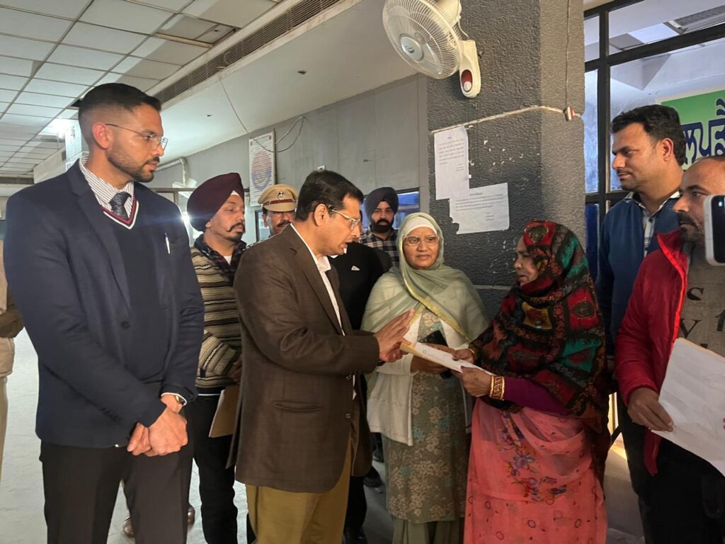 अतिरिक्त मुख्य सचिव ने लुधियाना पूर्वी तहसील का किया औचक दौरा, सीसीटीवी की भी जांच की