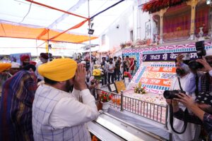 ਮੁੱਖ ਮੰਤਰੀ ਨੇ ਤਖ਼ਤ ਸ੍ਰੀ ਕੇਸਗੜ੍ਹ ਸਾਹਿਬ ਵਿਖੇ ਮੱਥਾ ਟੇਕਿਆ