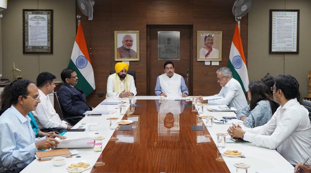 CM SEEKS INTERVENTION OF UNION MINISTER PRAHLAD JOSHI FOR EXPEDITING MOVEMENT OF GRAINS FROM STATE