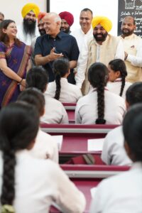 CM embarks Rs 2000 crore Sikhiya Kranti in state