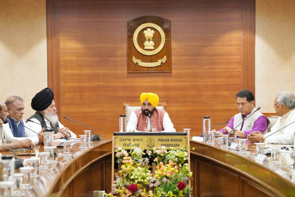 ਸੜਕੀ ਤੇ ਰੇਲ ਆਵਾਜਾਈ ਰੋਕ ਕੇ ਆਮ ਲੋਕਾਂ ਨੂੰ ਖੱਜਲ ਖੁਆਰ ਕਰਨਾ ਬਰਦਾਸ਼ਤ ਨਹੀਂ ਕੀਤਾ ਜਾਵੇਗਾ, ਸਖ਼ਤ ਕਾਰਵਾਈ ਲਈ ਤਿਆਰ ਰਹੋ-ਭਗਵੰਤ ਸਿੰਘ ਮਾਨ 