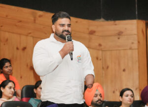 पिछले तीन सालों में तीन से छह नौकरियां पाने वाले युवाओं ने भाग्य बदलने के लिए मुख्यमंत्री की सराहना की
