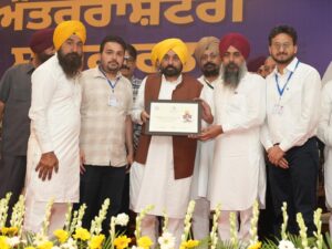 मुख्यमंत्री ने 99 प्रतिशत से अधिक ऋण वसूली कर मिसाल कायम करने वाली धूरी सर्कल की सहकारी सभाओं का किया सम्मान