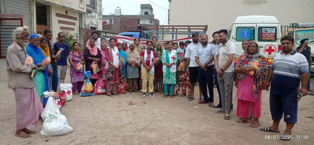 ਸ਼ਾਂਤੀ ਨਗਰ ‘ਚ ਮੀਂਹ ਪ੍ਰਭਾਵਿਤ ਪਰਿਵਾਰਾਂ ਨੂੰ ਰੈੱਡ ਕਰਾਸ ਨੇ ਰਾਹਤ ਸਮੱਗਰੀ ਵੰਡੀ