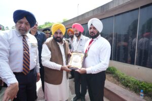 CM pays tribute to Martyrs On Kargil Vijay Diwas