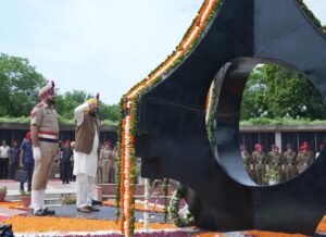 CM pays tribute to Martyrs On Kargil Vijay Diwas