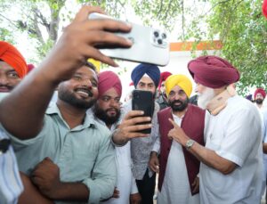ਮੁੱਖ ਮੰਤਰੀ ਨੇ ਰੁੱਖਾਂ ਦੀ ਛਾਂ ਹੇਠ ਬੈਠ ਕੇ ਪੰਜਾਬ ਦੇ ਲੋਕਾਂ ਨਾਲ ਕੀਤੀ ਗੱਲਬਾਤ