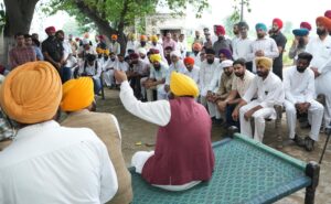 ਮੁੱਖ ਮੰਤਰੀ ਨੇ ਰੁੱਖਾਂ ਦੀ ਛਾਂ ਹੇਠ ਬੈਠ ਕੇ ਪੰਜਾਬ ਦੇ ਲੋਕਾਂ ਨਾਲ ਕੀਤੀ ਗੱਲਬਾਤ
