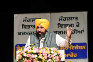 ਮੁੱਖ ਮੰਤਰੀ ਦਾ ਜੰਗਲਾਤ ਵਿਭਾਗ ਦੇ ਠੇਕੇ ਵਾਲੇ 942 ਮੁਲਾਜ਼ਮਾਂ ਨੂੰ ਵੱਡਾ ਤੋਹਫ਼ਾ; ਸੇਵਾਵਾਂ ਪੱਕੀਆਂ ਕਰਨ ਦੇ ਨਿਯੁਕਤੀ ਪੱਤਰ ਸੌਂਪੇ