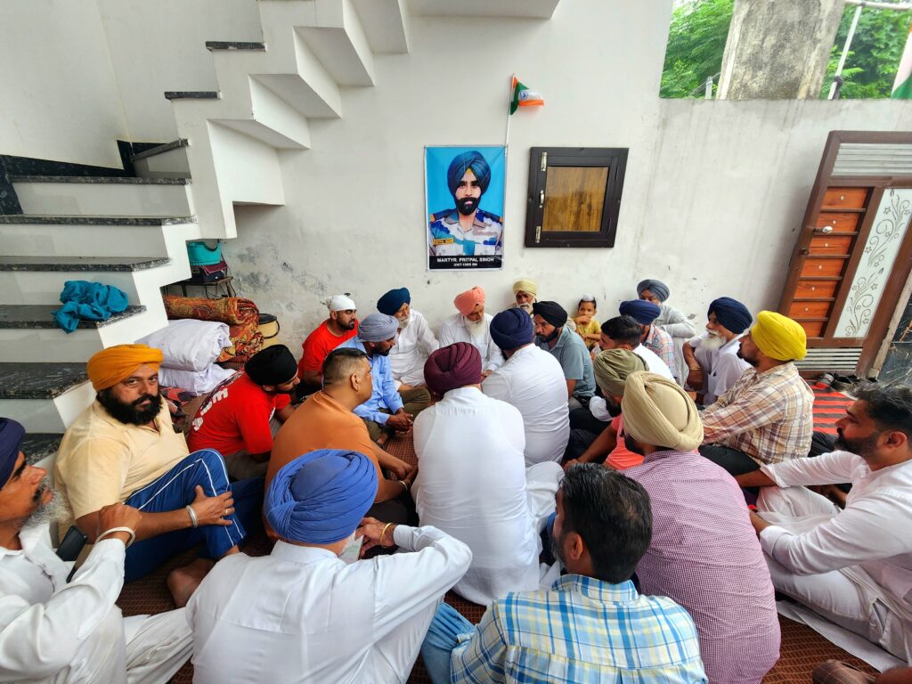 ਕੈਬਨਿਟ ਮੰਤਰੀ ਹਰਜੋਤ ਸਿੰਘ ਬੈਂਸ ਨੇ ਸ਼ਹੀਦ ਲਾਂਸ ਨਾਇਕ ਪ੍ਰਿਤਪਾਲ ਸਿੰਘ ਦੇ ਪਰਿਵਾਰ ਨਾਲ ਕੀਤਾ ਦੁੱਖ ਸਾਝਾਂ