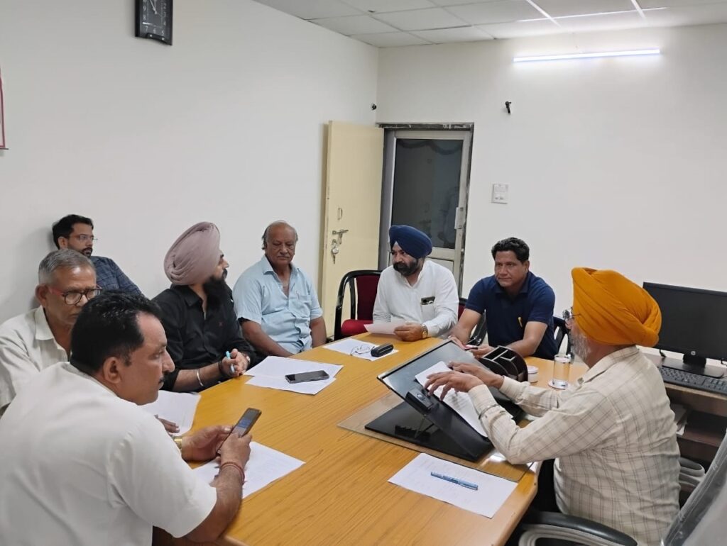 ਚੋਣ ਤਹਿਸੀਲਦਾਰ ਨੇ ਰਾਜਨੀਤਿਕ ਪਾਰਟੀਆਂ ਦੇ ਨੁਮਾਇੰਦਿਆਂ ਨਾਲ ਮੀਟਿੰਗ