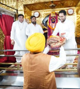 ਸ੍ਰੀ ਕਾਲੀ ਮਾਤਾ ਮੰਦਿਰ ਵਿੱਚ ਨਤਮਸਤਕ ਹੋਏ ਮੁੱਖ ਮੰਤਰੀ