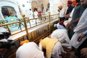 CM PAYS OBEISANCE AT GURUDWARA SRI FATEHGARH SAHIB