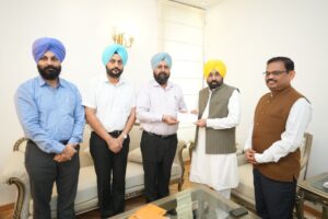 PCS Officers association hands over cheques worth Rs 12 lakh to CM for Chief Minister’s relief fund