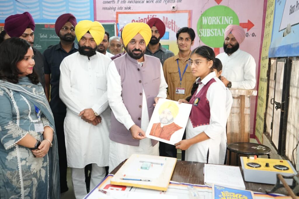 युवाओं को नौकरी मांगने वाला नहीं, नौकरी देने में सक्षम बनाएंगे — मुख्यमंत्री