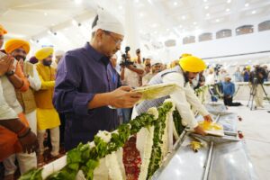 AAP CONVENER ARVIND KEJRIWAL AND CM BHAGWANT MANN PARTICIPATE IN KIRTAN DARBAR TO COMMEMORATE 350TH MARTYRDOM DAY OF SRI GURU TEGH BAHADUR JI