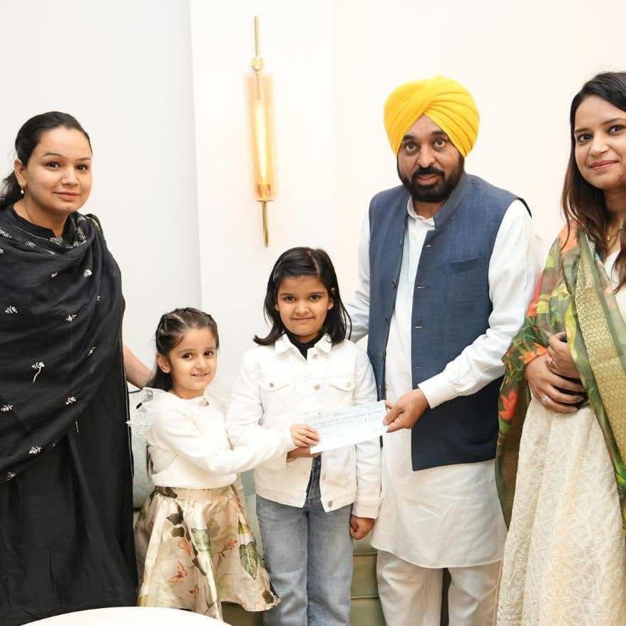 Punjab’s Spirit Shines: Young Sisters’ Kindness Inspires All as They Donate Their Earnings to Flood-Hit Families, Praised by CM Mann