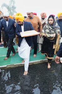 CM Bhagwant Singh Mann pays obeisance at Gurdwara Sri Fatehgarh Sahib