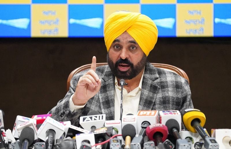 लोकतंत्र की रक्षा करते हुए CM मान ने देश की जनता के लिए उठाई आवाज़ : “SIR पर सवाल उठाना जनता का हक़ है, ECI जवाबदेह बने।”