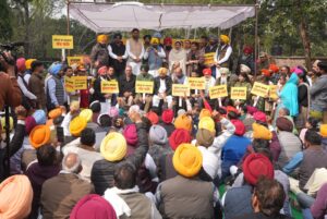 AAP’s major protest with band-baja outside Partap Singh Bajwa’s residence against Congress for mocking Dalits & working class