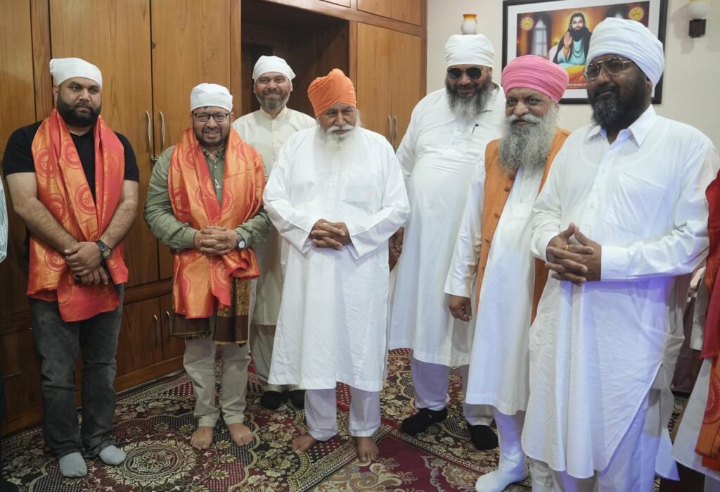 ਕੈਬਨਿਟ ਮੰਤਰੀ ਡਾ. ਰਵਜੋਤ ਸਿੰਘ ਡੇਰਾ ਸਚਖੰਡ ਬੱਲਾਂ ਵਿਖੇ ਹੋਏ ਨਤਮਸਤਕ