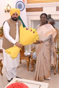 Punjab CM Bhagwant Singh Mann meets President, demands cancellation of membership of ‘Punjab de Gaddar’ Rajya Sabha MPs
