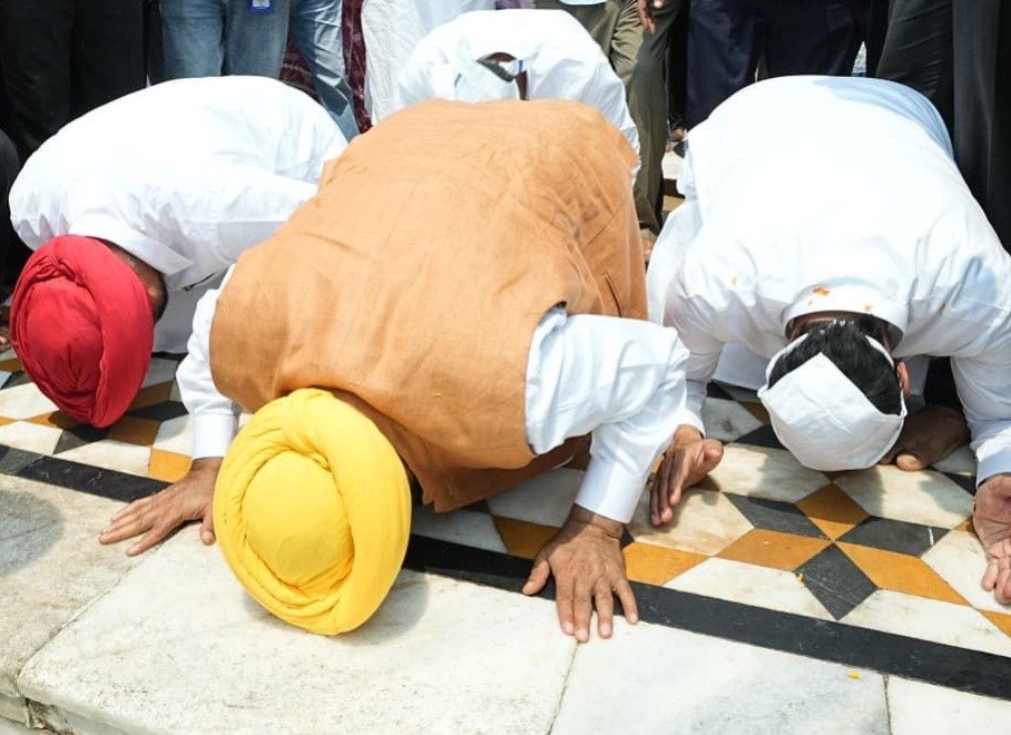 ਮੁੱਖ ਮੰਤਰੀ ਭਗਵੰਤ ਸਿੰਘ ਮਾਨ ਨੇ ਸ੍ਰੀ ਹਰਿਮੰਦਰ ਸਾਹਿਬ ਵਿਖੇ ਮੱਥਾ ਟੇਕਿਆ, ਬੇਅਦਬੀ ਵਿਰੋਧੀ ਇਤਿਹਾਸਕ ਕਾਨੂੰਨ ਬਣਾਉਣ ਦੀ ਸੋਝੀ ਤੇ ਬਲ ਬਖ਼ਸ਼ਣ ਲਈ ਪ੍ਰਮਾਤਮਾ ਦਾ ਸ਼ੁਕਰਾਨਾ ਕੀਤਾ
