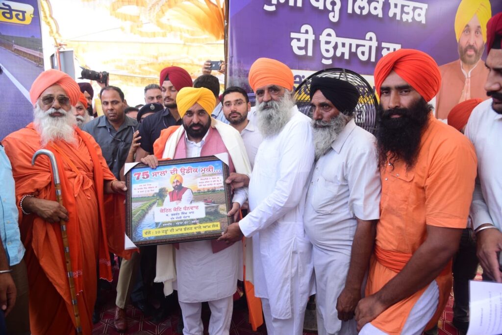 ਮੁੱਖ ਮੰਤਰੀ ਭਗਵੰਤ ਸਿੰਘ ਮਾਨ ਨੇ ਸਤਲੁਜ ਪੱਟੀ ਨੂੰ ਹੜ੍ਹਾਂ ਤੋਂ ਬਚਾਉਣ ਅਤੇ ਸ਼ਾਹਕੋਟ-ਲੋਹੀਆਂ ਖੇਤਰ ਵਿੱਚ ਆਵਾਜਾਈ ਨੂੰ ਸੁਖਾਲਾ ਬਣਾਉਣ ਲਈ 38 ਕਿਲੋਮੀਟਰ ਲੰਬੀ ਧੁੱਸੀ ਬੰਨ੍ਹ ਲਿੰਕ ਸੜਕ ਦਾ ਨੀਂਹ ਪੱਥਰ ਰੱਖਿਆ