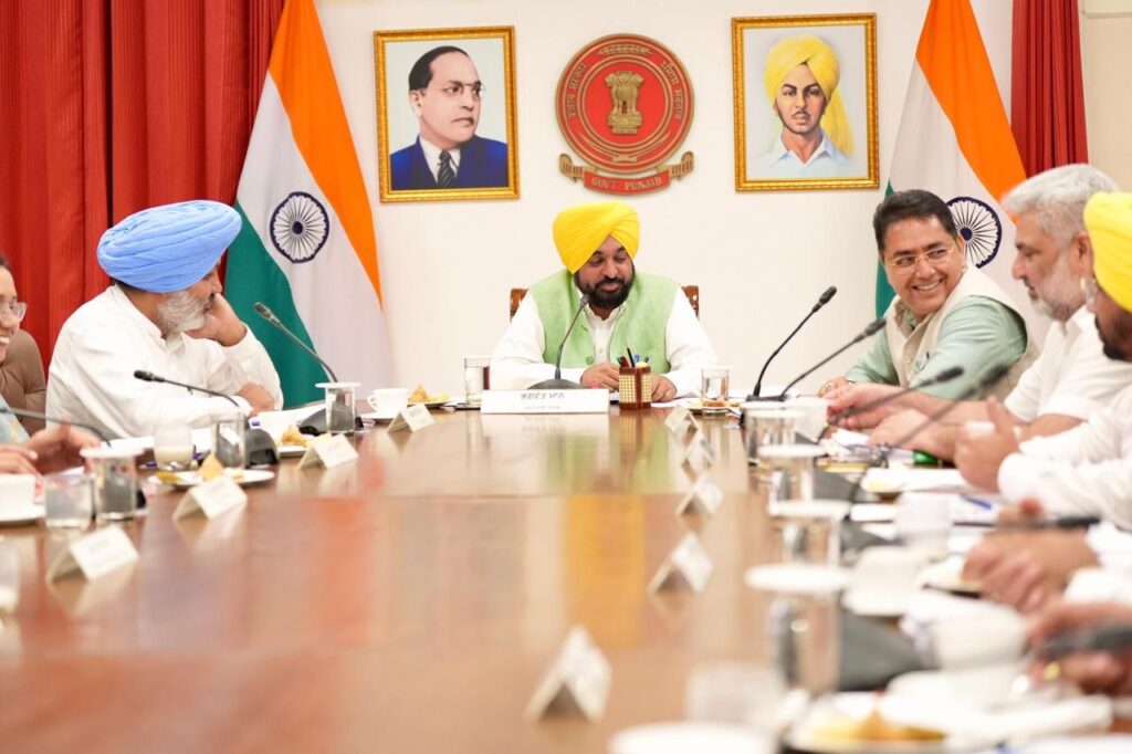 ਮੁੱਖ ਮੰਤਰੀ ਭਗਵੰਤ ਸਿੰਘ ਮਾਨ ਦੀ ਅਗਵਾਈ ਵਾਲੀ ਕੈਬਨਿਟ ਵੱਲੋਂ ਪੰਜਾਬ ਭਰ ਦੀਆਂ ਅਣਅਧਿਕਾਰਤ ਕਲੋਨੀਆਂ ਨੂੰ ਨਿਯਮਤ ਕਰਨ ਸਬੰਧੀ ਸੋਧ ਨੂੰ ਪ੍ਰਵਾਨਗੀ