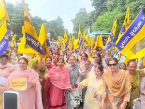 अकाली दल के कार्यालय में बुजुर्ग दलित महिला के साथ मारपीट के खिलाफ आप महिला विंग ने समराला में किया जोरदार विरोध प्रदर्शन