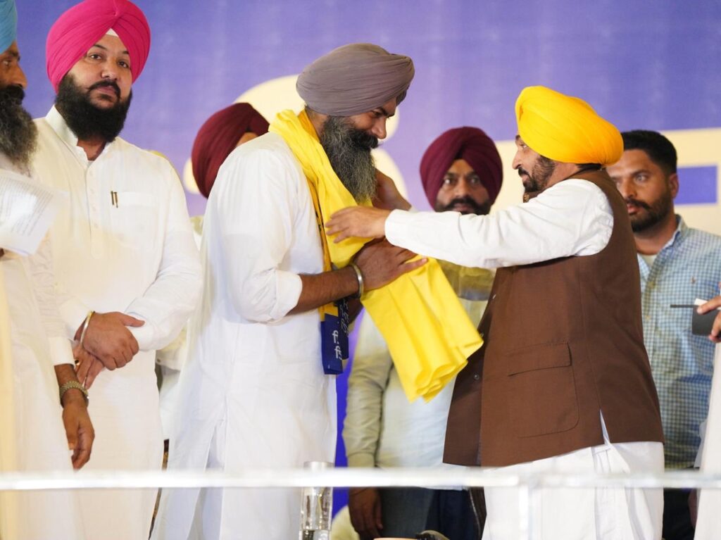 Gurpreet Singh Sekhon Joins AAP With Thousands Of Supporters