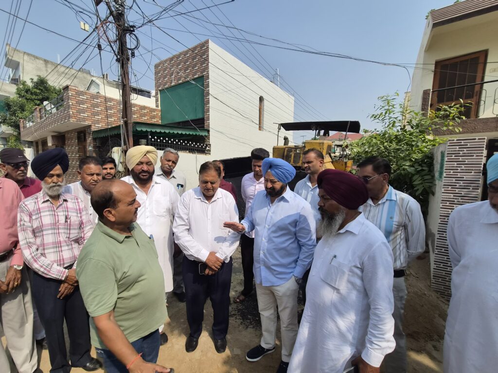ਵਿਧਾਇਕ ਕੋਹਲੀ ਤੇ ਮੇਅਰ ਗੋਗੀਆ ਵਲੋਂ ਸੜਕ ਦੇ ਵਿਕਾਸ ਕਾਰਜਾਂ ਚ ਲਿਆਂਦੀ ਤੇਜੀ